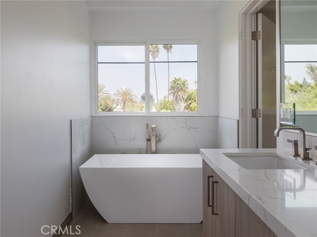 613 Aviation Way, Manhattan Beach, California 90266, 3 Bedrooms Bedrooms, ,1 BathroomBathrooms,Residential,Sold,Aviation Way,SB22078664