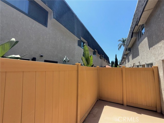 2225 N Broadway, Santa Ana CA: https://media.crmls.org/medias/3097ad46-498c-444f-9d10-e8227fb770aa.jpg