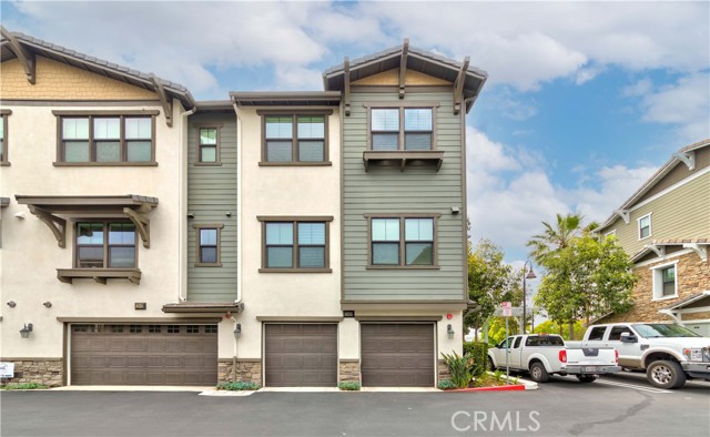 12438 Amesbury Circle, Whittier CA: https://media.crmls.org/medias/30981946-cdd4-4bd6-bce5-220e7bd361b4.jpg