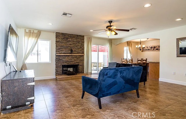7101 Fallbrook Avenue, West Hills CA: https://media.crmls.org/medias/3098328e-ba58-4bb9-adff-b345781b0908.jpg