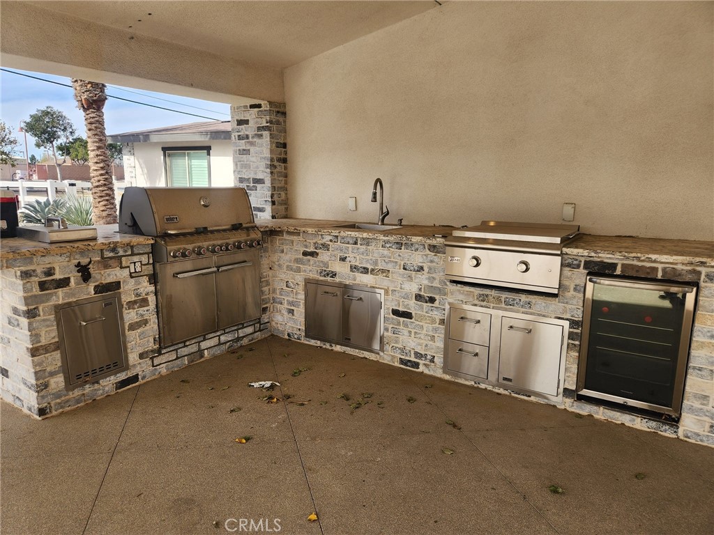 https://media.crmls.org/medias/30986007-b469-4948-a41a-11f6860486ed.jpg?preset=X-Large