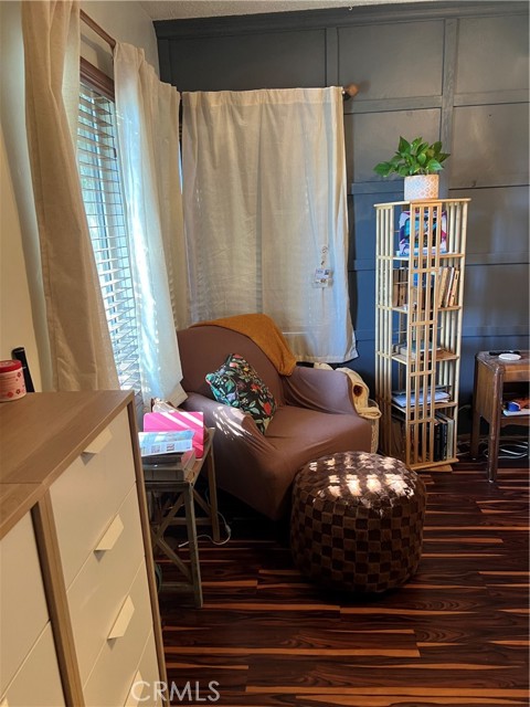 9312 Garden View Avenue, South Gate CA: https://media.crmls.org/medias/309894bb-bf8d-4e00-aeaf-220dce59220c.jpg