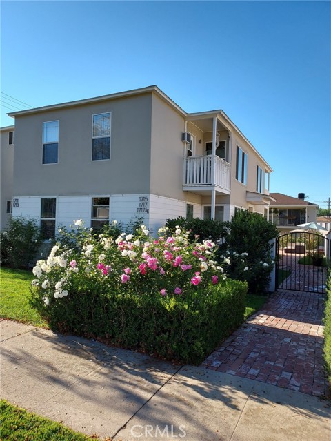 1711 North Glenoaks Boulevard photo 1