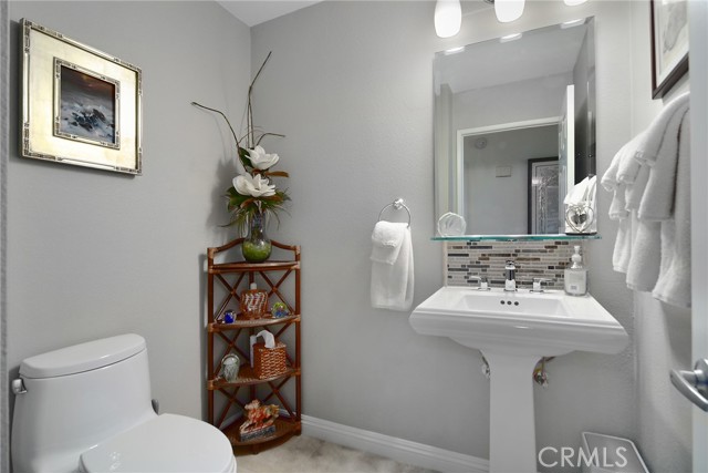 Detail Gallery Image 17 of 33 For 20950 Oxnard St #11,  Woodland Hills,  CA 91367 - 3 Beds | 2/1 Baths