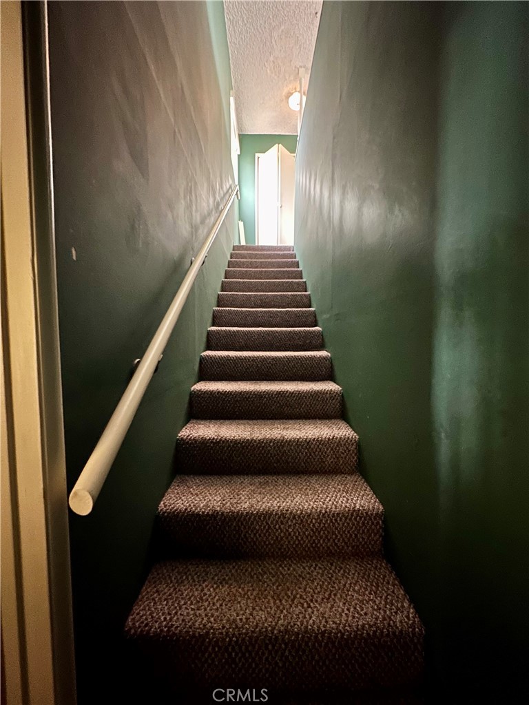 https://media.crmls.org/medias/30994243-4d24-49b5-8d59-625c8106c4cf.jpg?preset=X-Large