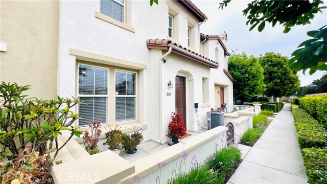 Detail Gallery Image 17 of 34 For 2652 W Madison Cir, Anaheim,  CA 92801 - 2 Beds | 2/1 Baths