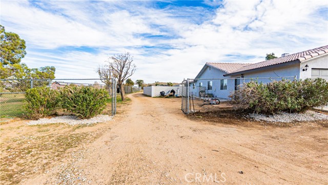 Detail Gallery Image 39 of 49 For 9515 Juniper, Apple Valley,  CA 92308 - 6 Beds | 4/1 Baths