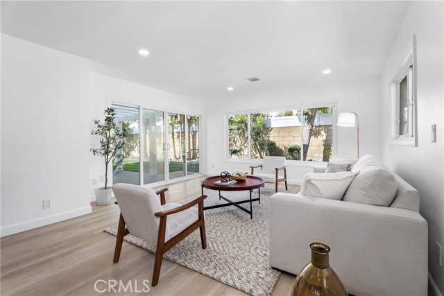 Detail Gallery Image 16 of 40 For 6821 Loyola Dr, Huntington Beach,  CA 92647 - 4 Beds | 2 Baths