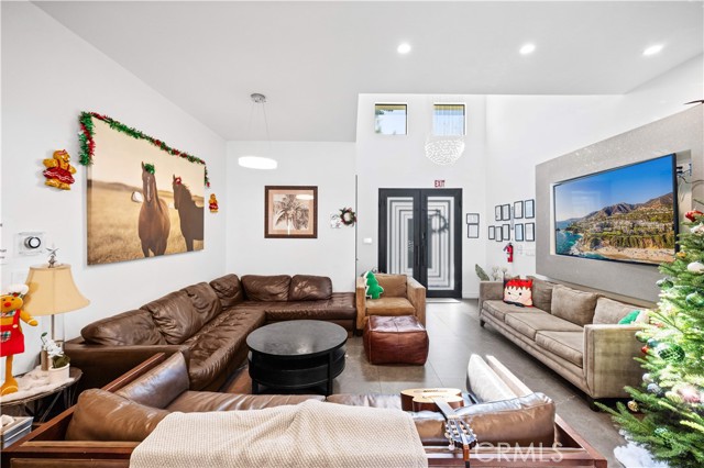 Detail Gallery Image 21 of 24 For 22913 Burbank, Woodland Hills,  CA 91367 - 11 Beds | 8 Baths