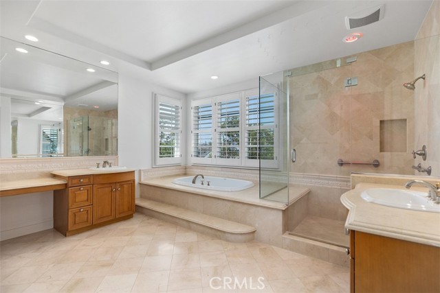 Detail Gallery Image 18 of 25 For 17 Colonial, Newport Beach,  CA 92660 - 5 Beds | 4/1 Baths