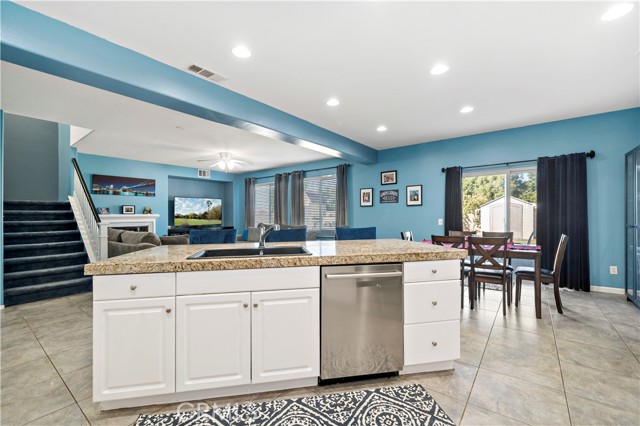 Detail Gallery Image 14 of 51 For 1305 Willowstone Ct, San Jacinto,  CA 92582 - 6 Beds | 3 Baths