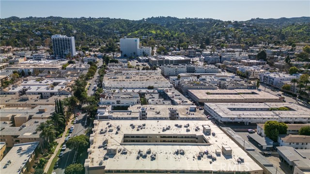 Detail Gallery Image 38 of 40 For 4637 Willis #110,  Sherman Oaks,  CA 91403 - 2 Beds | 2 Baths