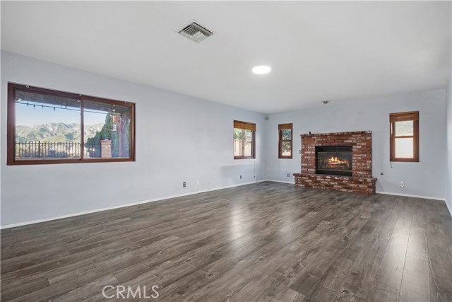 Detail Gallery Image 5 of 23 For 8545 Tujunga Valley, Sunland,  CA 91040 - 3 Beds | 3 Baths