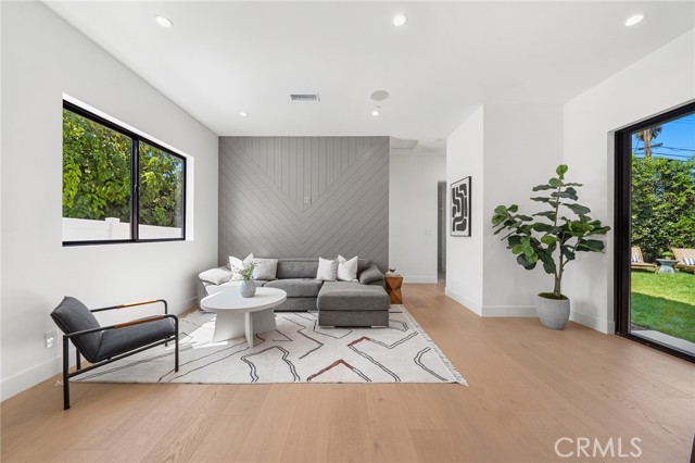 5945 Hesperia Avenue, Encino CA: https://media.crmls.org/medias/309db1b8-fd68-46fe-bb97-4c09498056e5.jpg