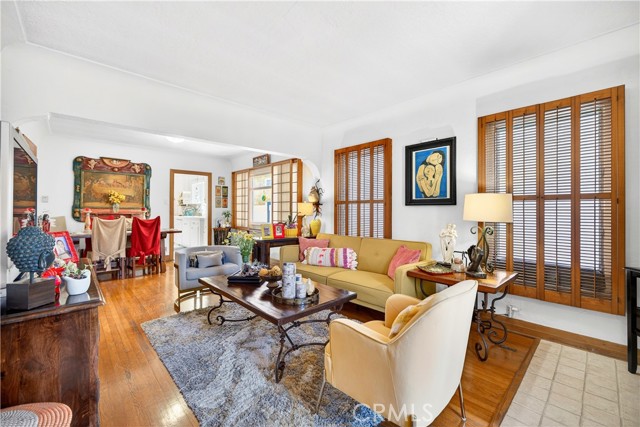 Detail Gallery Image 4 of 35 For 40 La Verne Ave, Long Beach,  CA 90803 - 4 Beds | 3 Baths