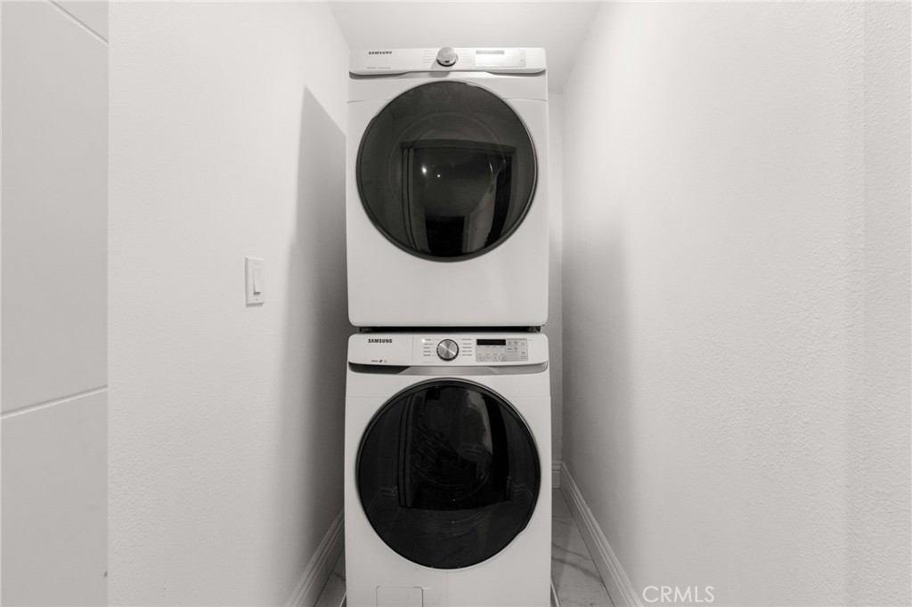 https://media.crmls.org/medias/309e0bee-0b45-4f57-aa19-b652eaea3954.jpg?preset=X-Large