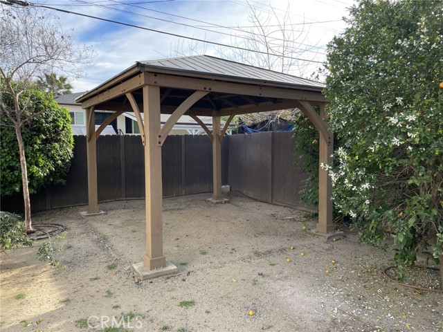 Detail Gallery Image 12 of 13 For 18004 Martha St, Encino,  CA 91316 - 3 Beds | 3 Baths