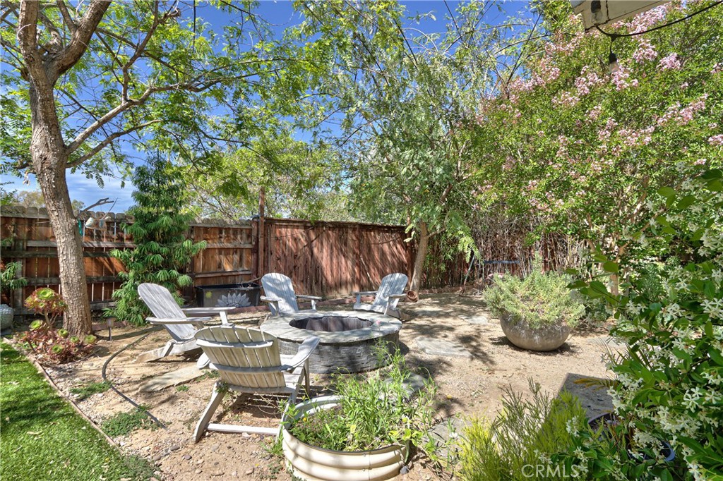 https://media.crmls.org/medias/309fb58b-feb0-49fb-853b-0c28e797f943.jpg?preset=X-Large