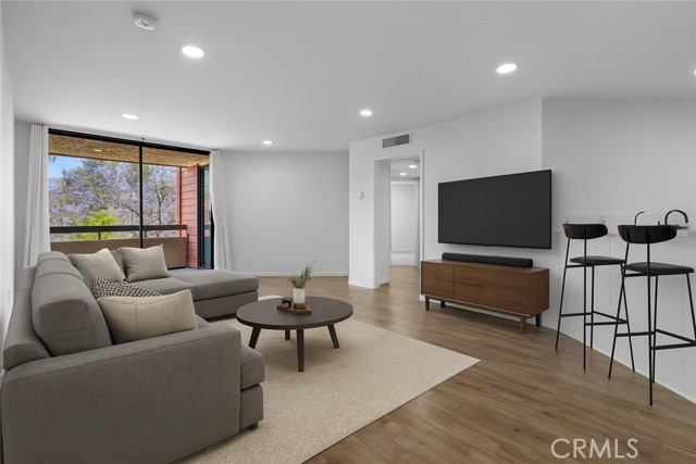 Living Room/ Very open