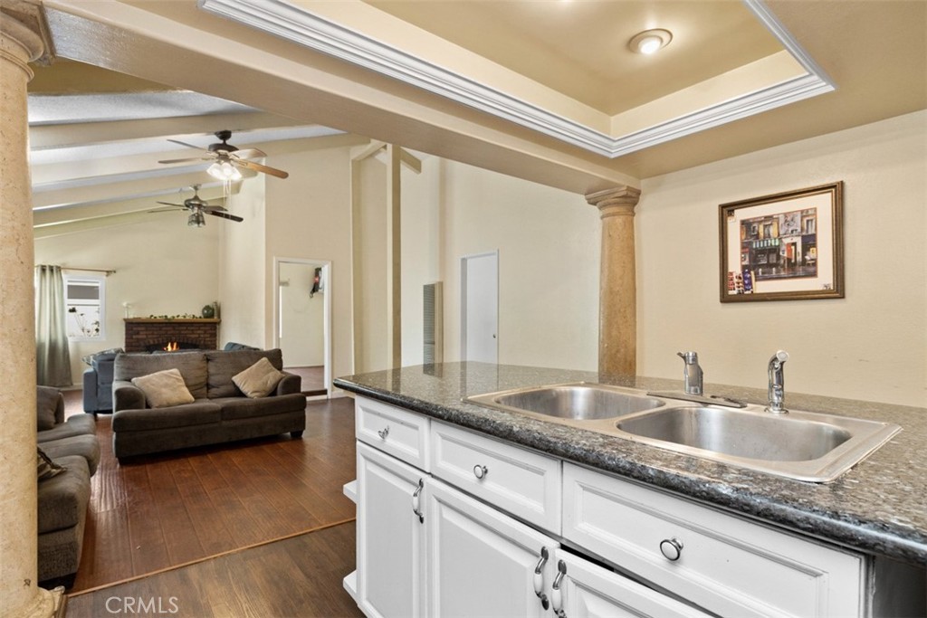 1523 W 12th Street