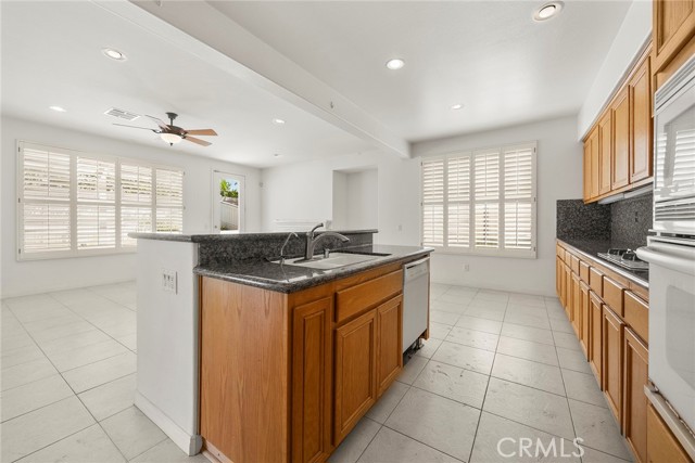 1 Country Walk Drive, Aliso Viejo CA: https://media.crmls.org/medias/30a12d68-a43a-434f-8f42-5e874cf95aab.jpg