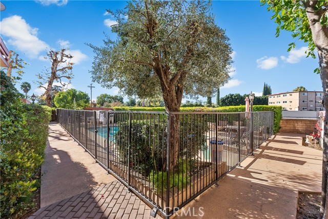 Detail Gallery Image 40 of 52 For 21054 Parthenia #11,  Canoga Park,  CA 91304 - 3 Beds | 3 Baths