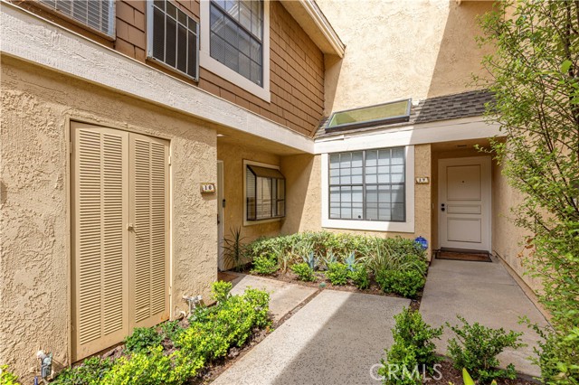 Detail Gallery Image 2 of 39 For 16 Lakepines, Irvine,  CA 92620 - 2 Beds | 1/1 Baths
