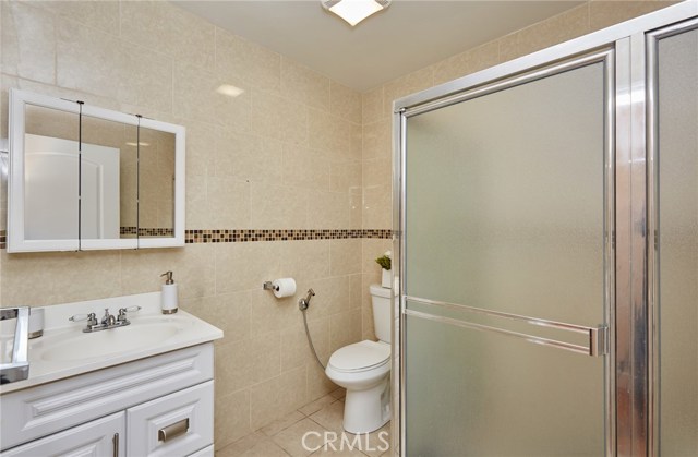 Detail Gallery Image 12 of 33 For 17827 Burbank Bld, Encino,  CA 91316 - 3 Beds | 2 Baths