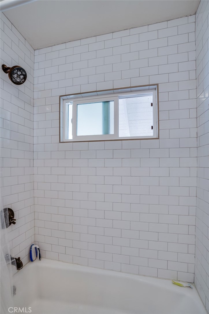 https://media.crmls.org/medias/30a512a7-8baf-4c37-8b08-178a94b09b3d.jpg?preset=X-Large