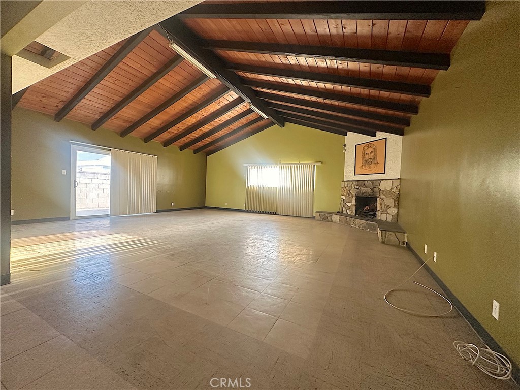 https://media.crmls.org/medias/30a51a9e-82bf-4122-b5f2-d23547095911.jpg?preset=X-Large