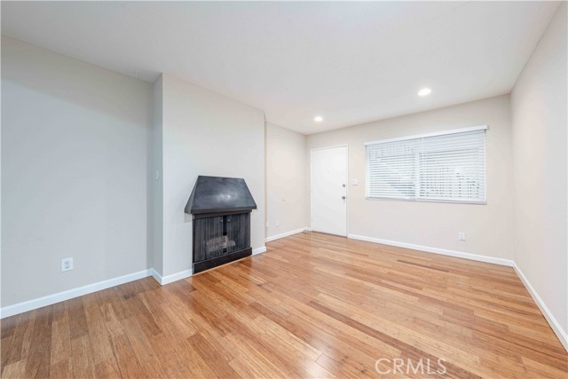 Detail Gallery Image 4 of 22 For 208 19th St #2,  Huntington Beach,  CA 92648 - 1 Beds | 1 Baths