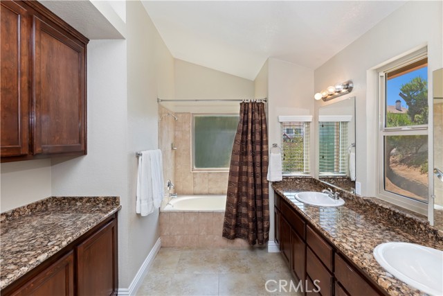 17015 Knollbrook Place, Riverside CA: https://media.crmls.org/medias/30a69403-b7d7-4c68-bf22-3931f75ed572.jpg