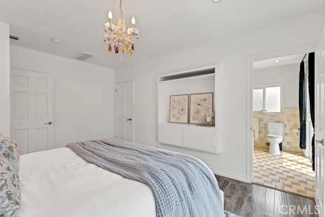 Detail Gallery Image 11 of 29 For 19419 Oxnard St, Tarzana,  CA 91356 - 4 Beds | 4 Baths