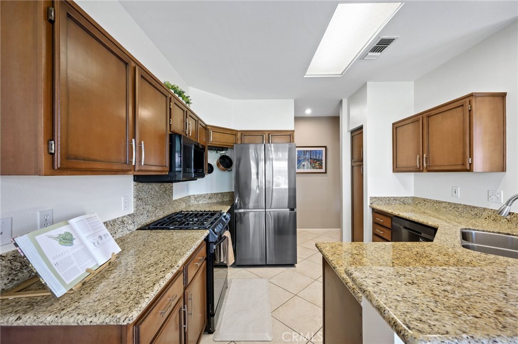 MLS #OC25250704 image #11