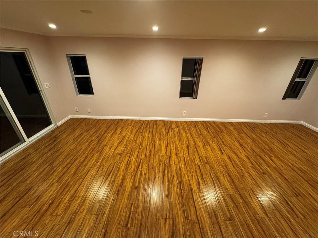 https://media.crmls.org/medias/30a80d15-fd24-41aa-8ab1-2b4907329f18.jpg?preset=X-Large