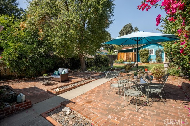 211 E Virginia Avenue, Glendora CA: https://media.crmls.org/medias/30a93fa7-fae0-45ee-804d-c8a025017fad.jpg