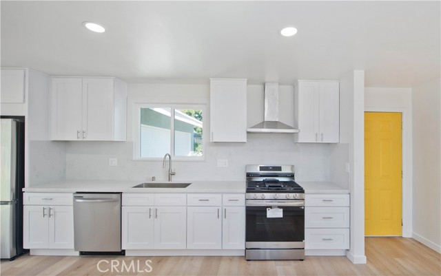 Detail Gallery Image 7 of 13 For 1608 Alviso, Simi Valley,  CA 93065 - 4 Beds | 1/1 Baths