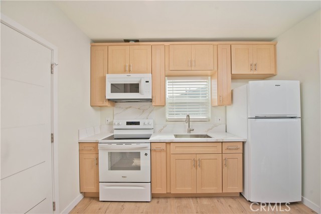 Detail Gallery Image 7 of 15 For 17416 Los Alimos St, Granada Hills,  CA 91344 - 1 Beds | 1 Baths