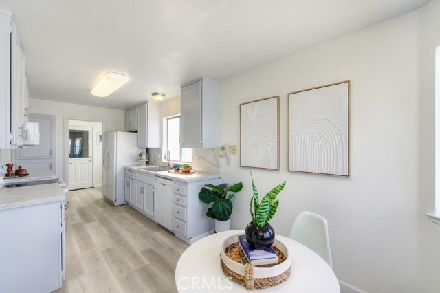 Detail Gallery Image 13 of 32 For 14 Fernwood Ct, Pittsburg,  CA 94565 - 4 Beds | 2/1 Baths