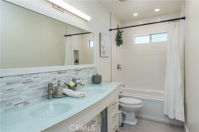 Image 14 of 31 For 23265 Sylvan