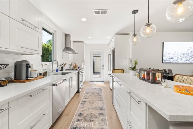 Detail Gallery Image 20 of 28 For 14622 Huston St, Sherman Oaks,  CA 91403 - 5 Beds | 5 Baths