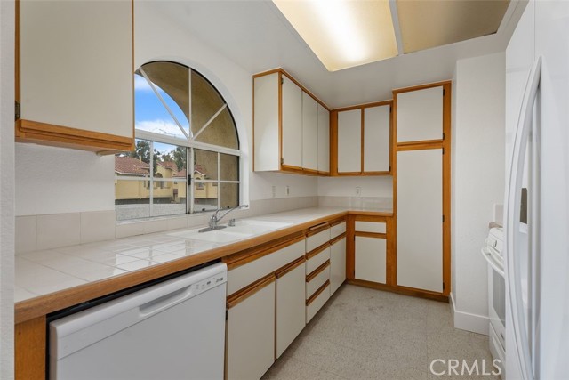 89 Alberti Aisle, Irvine CA: https://media.crmls.org/medias/30ae2747-c091-43f7-9562-210980fc5f69.jpg