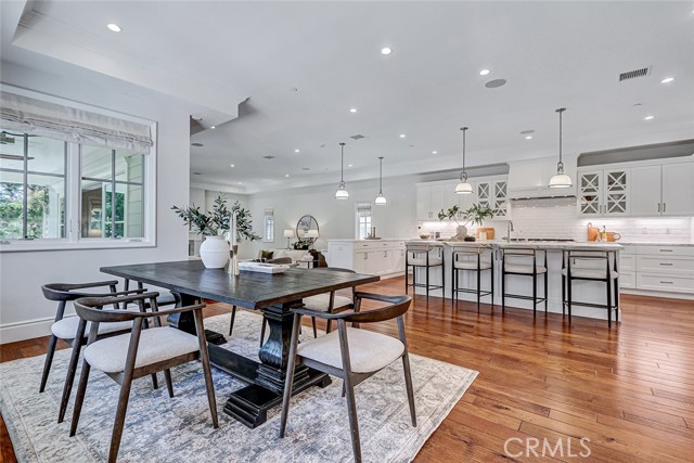 Breakfast Nook Area Adjacent to Kitchen Area