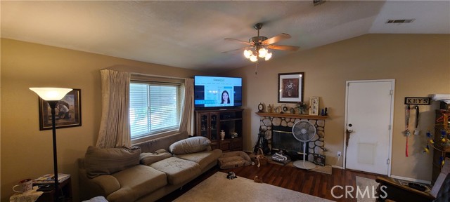14867 Tonikan Road, Apple Valley, CA, 92307 14867 Tonikan Road, Apple Valley, CA, 92307