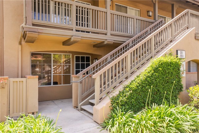 Detail Gallery Image 1 of 18 For 120 S Cross Creek Rd #D,  Orange,  CA 92869 - 1 Beds | 1 Baths