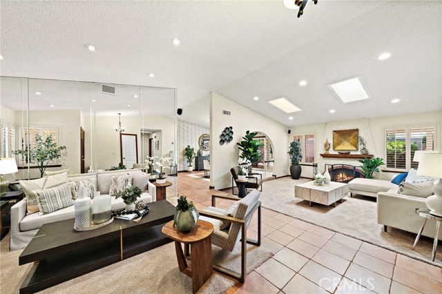 19352 Sailwind Lane, Huntington Beach CA: https://media.crmls.org/medias/30b085ca-616c-4b40-8e01-5f9aec6bbd09.jpg