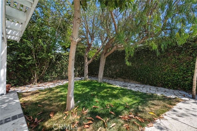 9882 Kings Canyon Drive, Huntington Beach CA: https://media.crmls.org/medias/30b195e1-5e31-46e8-b119-51a7672d3c43.jpg