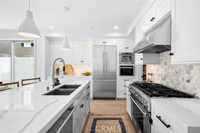 Detail Gallery Image 4 of 35 For 109 Onyx Ave, Newport Beach,  CA 92662 - 3 Beds | 4/1 Baths