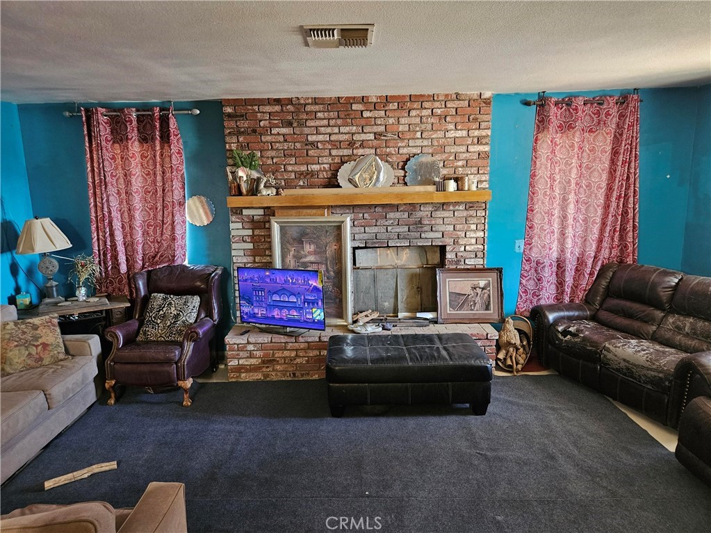 https://media.crmls.org/medias/30b20024-18ba-4c04-9657-3175793c1839.jpg?preset=X-Large
