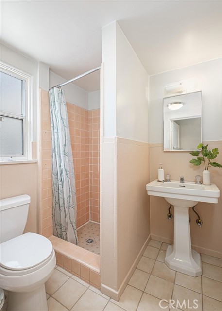 Detail Gallery Image 20 of 38 For 6476 San Marco Cir, Los Angeles,  CA 90068 - 2 Beds | 3/1 Baths